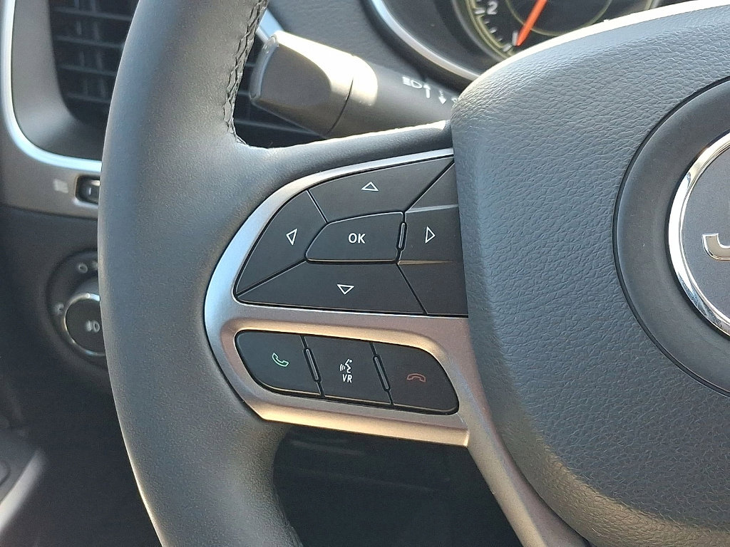 Certified 2022 Jeep Cherokee Latitude Lux w/ Mopar Interior Package image 46