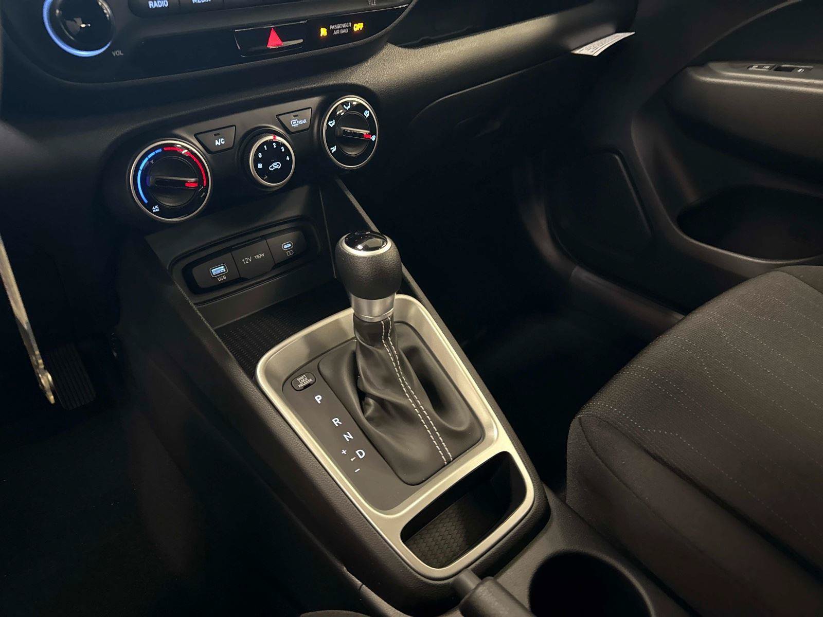 New 2026 Hyundai Venue SE FWD image 25