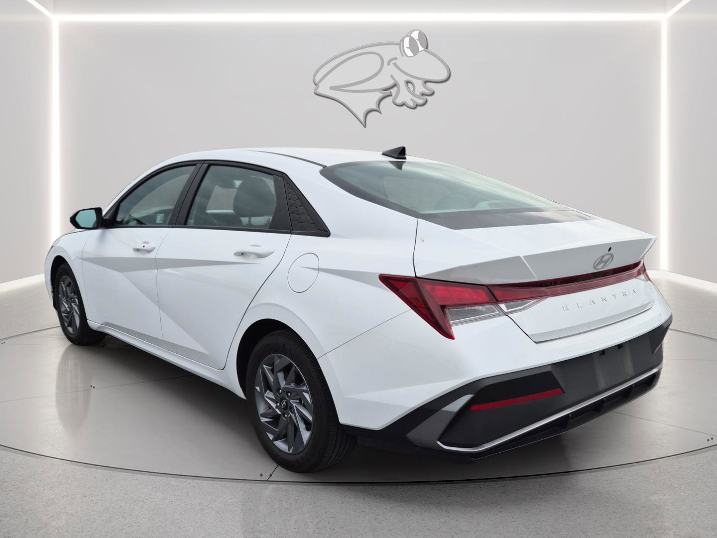 Used 2024 Hyundai Elantra SEL FWD image 5