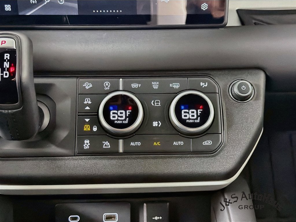 Used 2024 Land Rover Defender 110 X-Dynamic SE AWD/4WD image 20