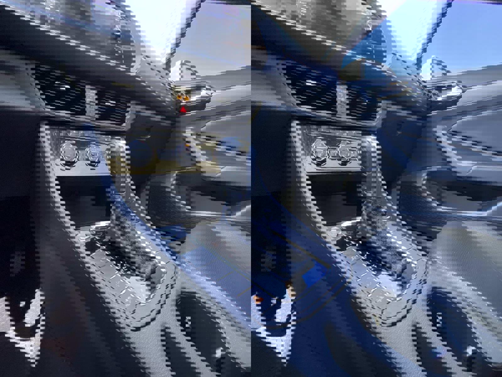 Used 2019 Volkswagen Jetta SEL Premium FWD image 30