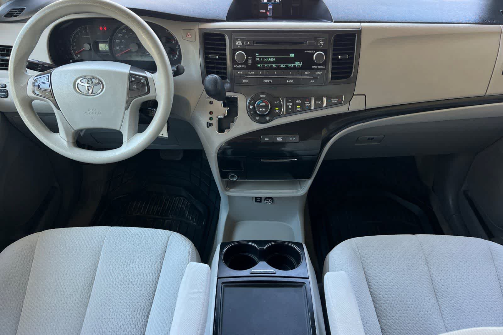 Used 2014 Toyota Sienna LE FWD image 4