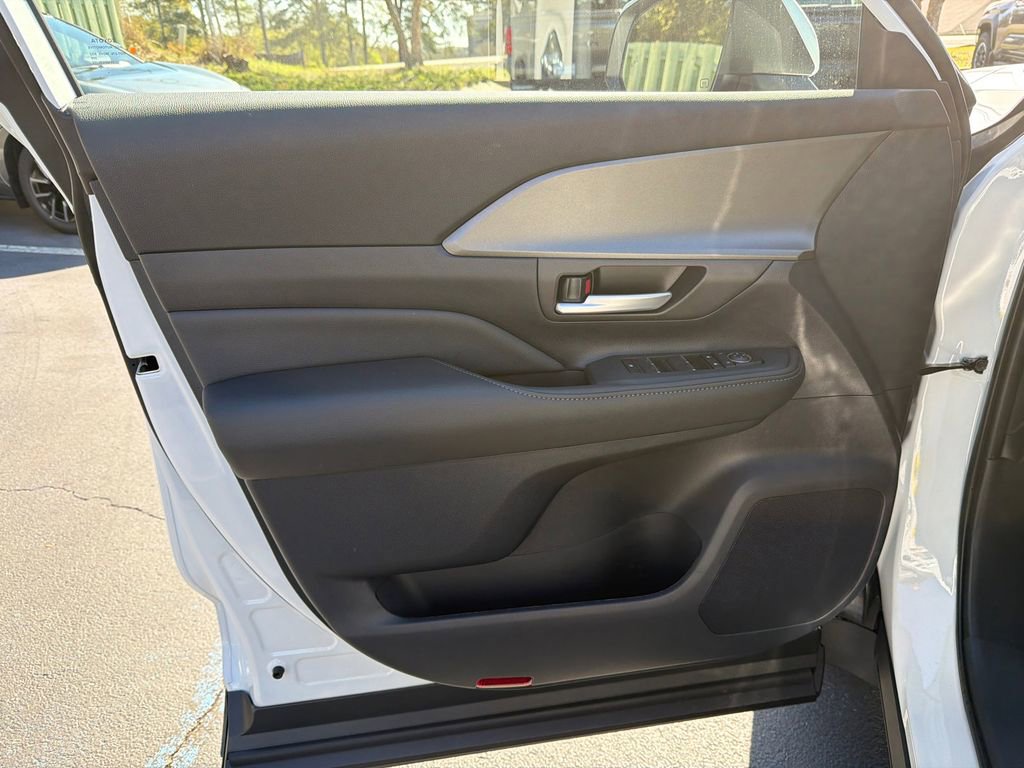 Used 2026 Toyota Grand Highlander XLE image 10