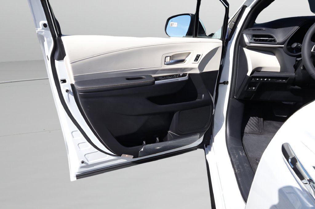 New 2026 Toyota Sienna Platinum AWD/4WD image 7