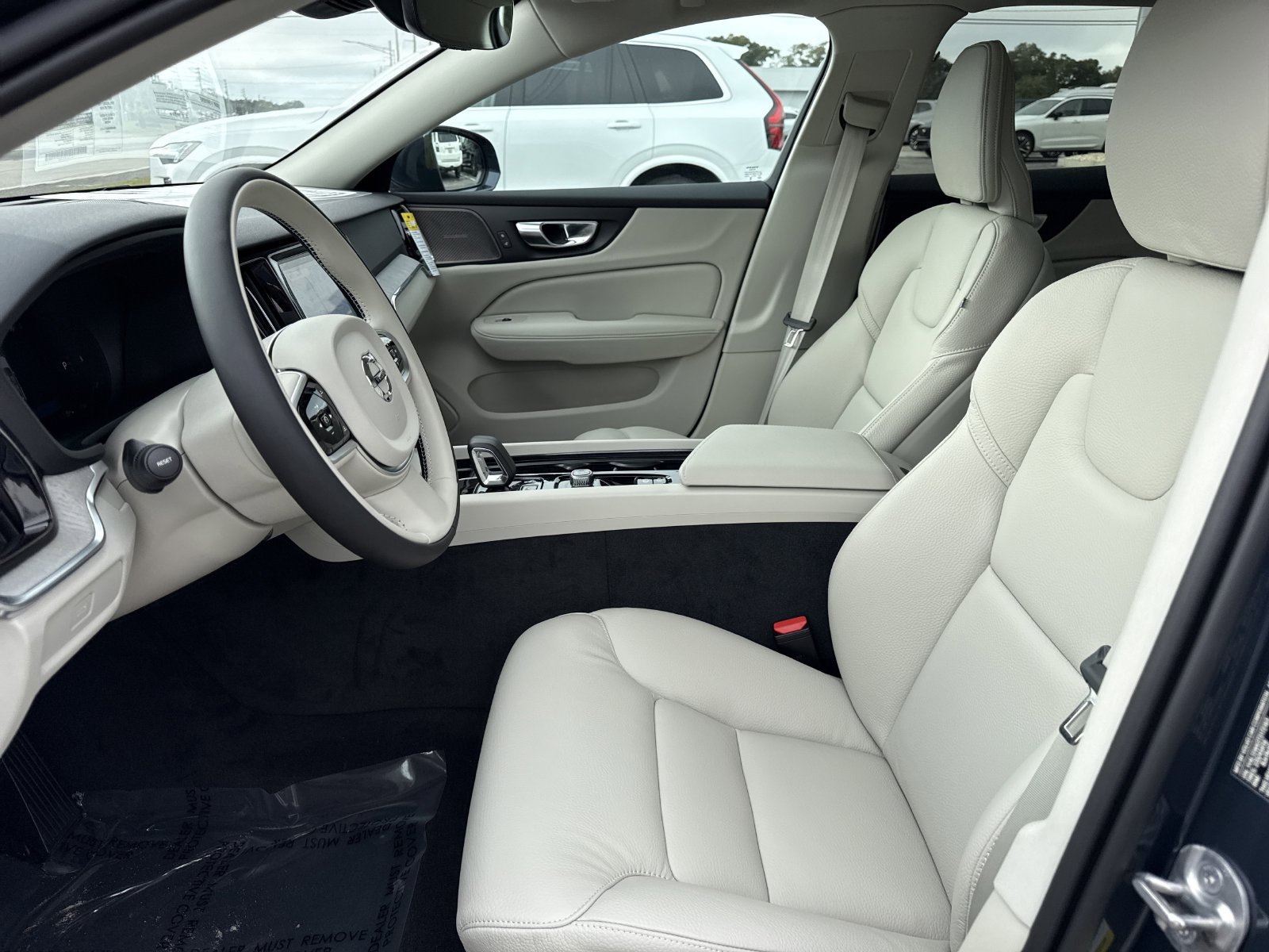 New 2026 Volvo V60 B5 Cross Country Plus w/ Protection Package Premier AWD/4WD image 10