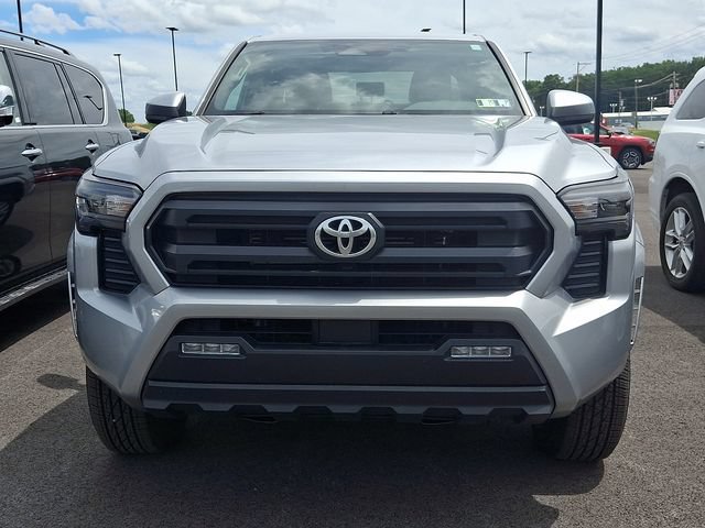 Used 2024 Toyota Tacoma SR5 AWD/4WD image 2