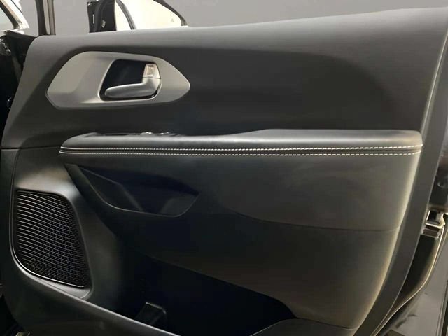 Used 2026 Chrysler Pacifica Limited FWD image 78