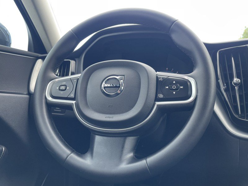 Used 2022 Volvo XC60 B5 Momentum AWD/4WD image 15
