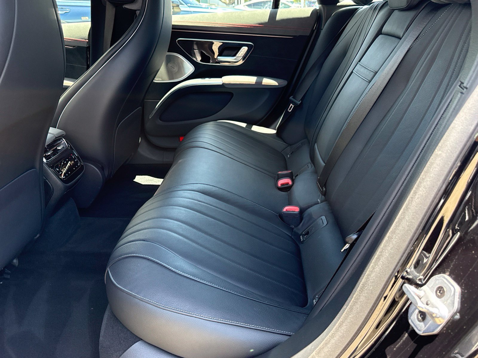 Used 2022 Mercedes-Benz EQS 580 4MATIC Sedan image 40