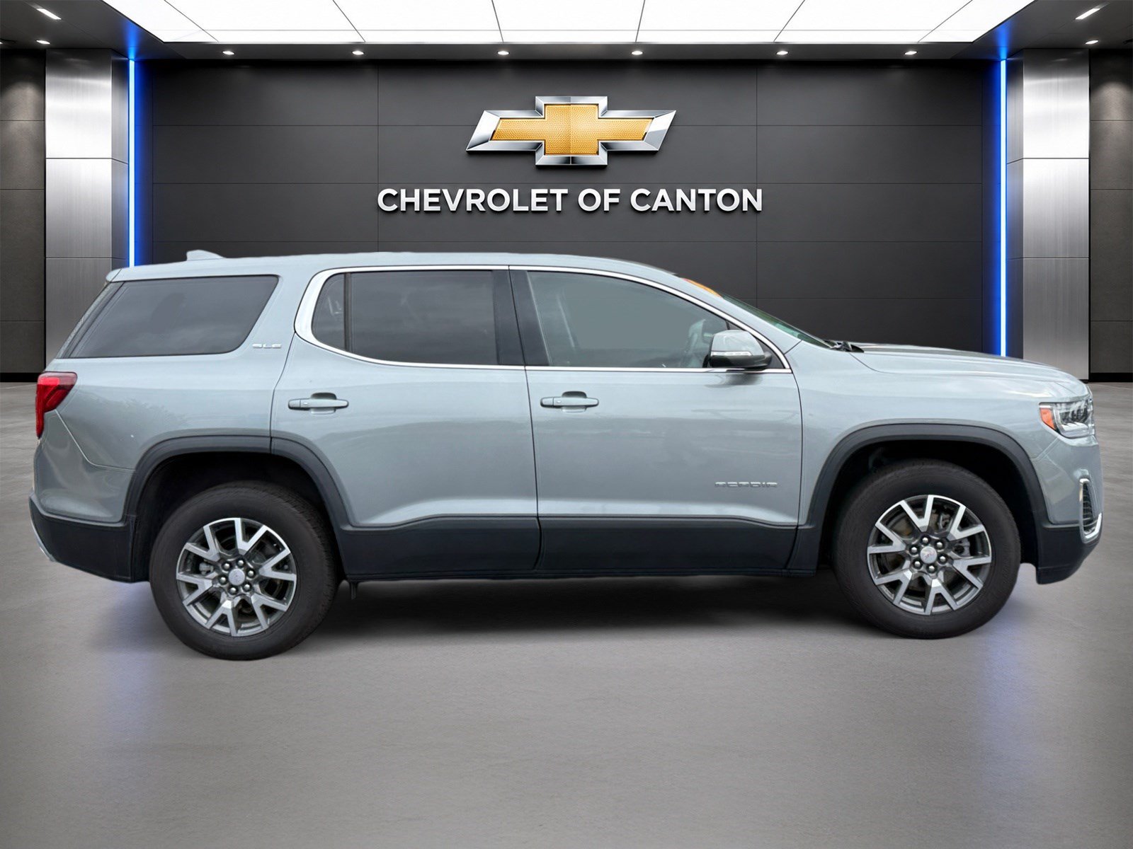 Used 2023 GMC Acadia SLE AWD/4WD image 4