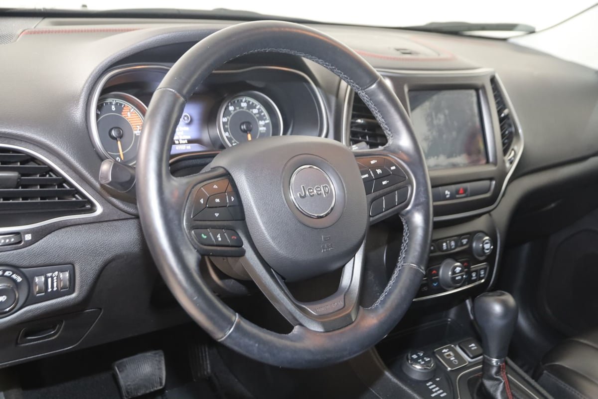 Used 2020 Jeep Cherokee Trailhawk w/ Cold Weather Group AWD/4WD image 6