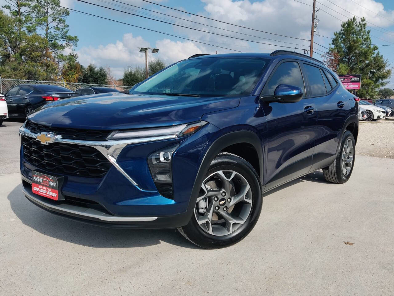 Used 2024 Chevrolet Trax LT w/ Driver Confidence Package image 2