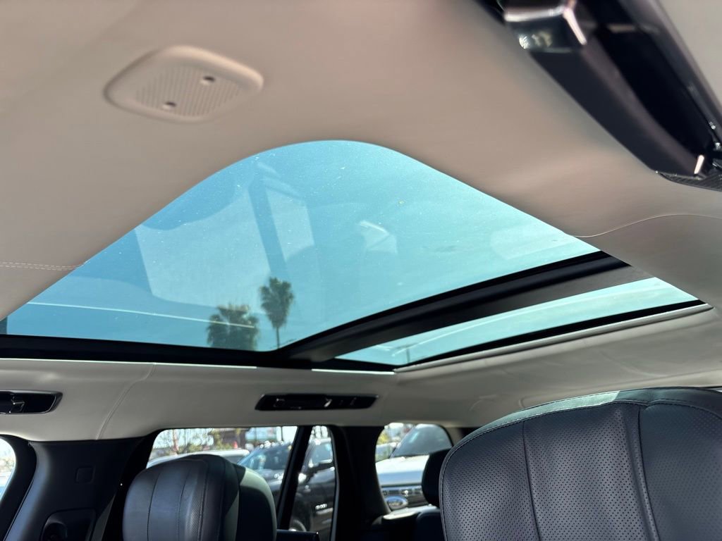 Used 2023 Land Rover Range Rover First Edition image 7