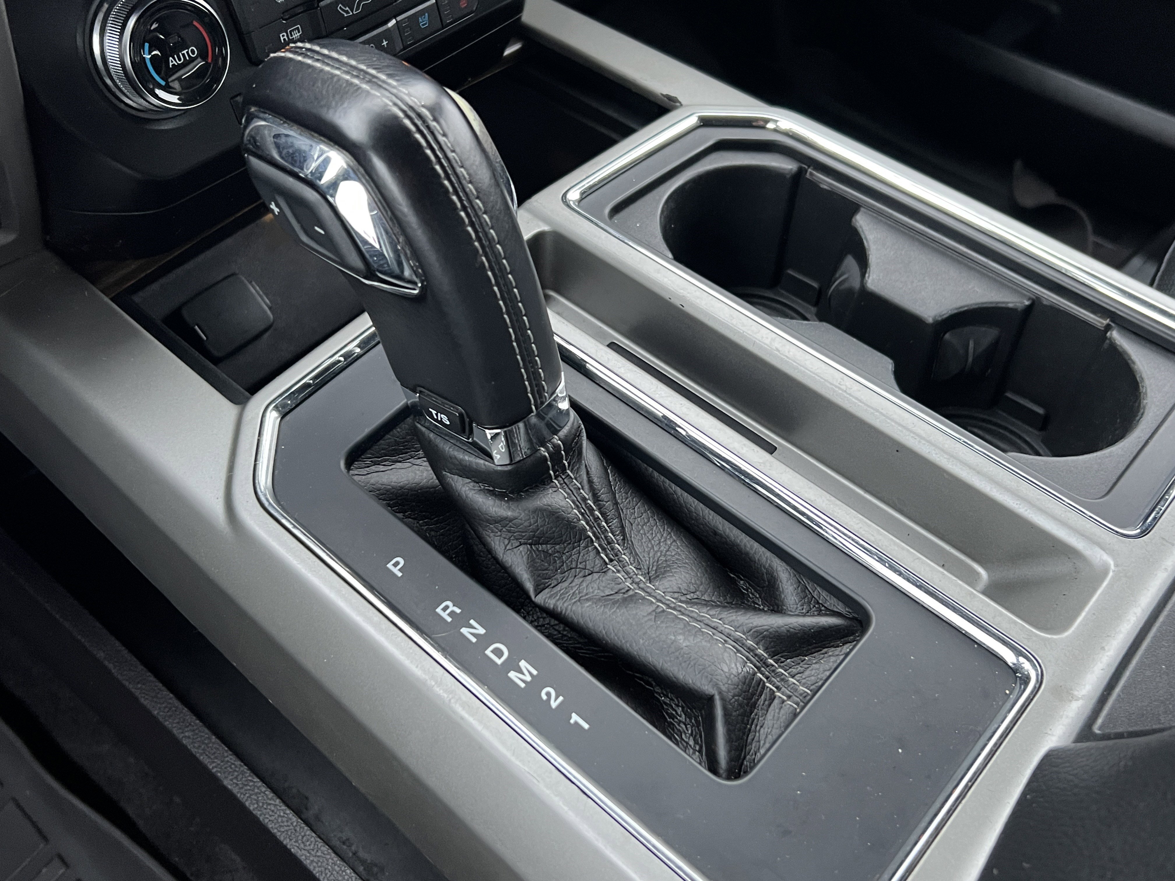 Used 2016 Ford F150 Lariat w/ Equipment Group 502A Luxury image 29