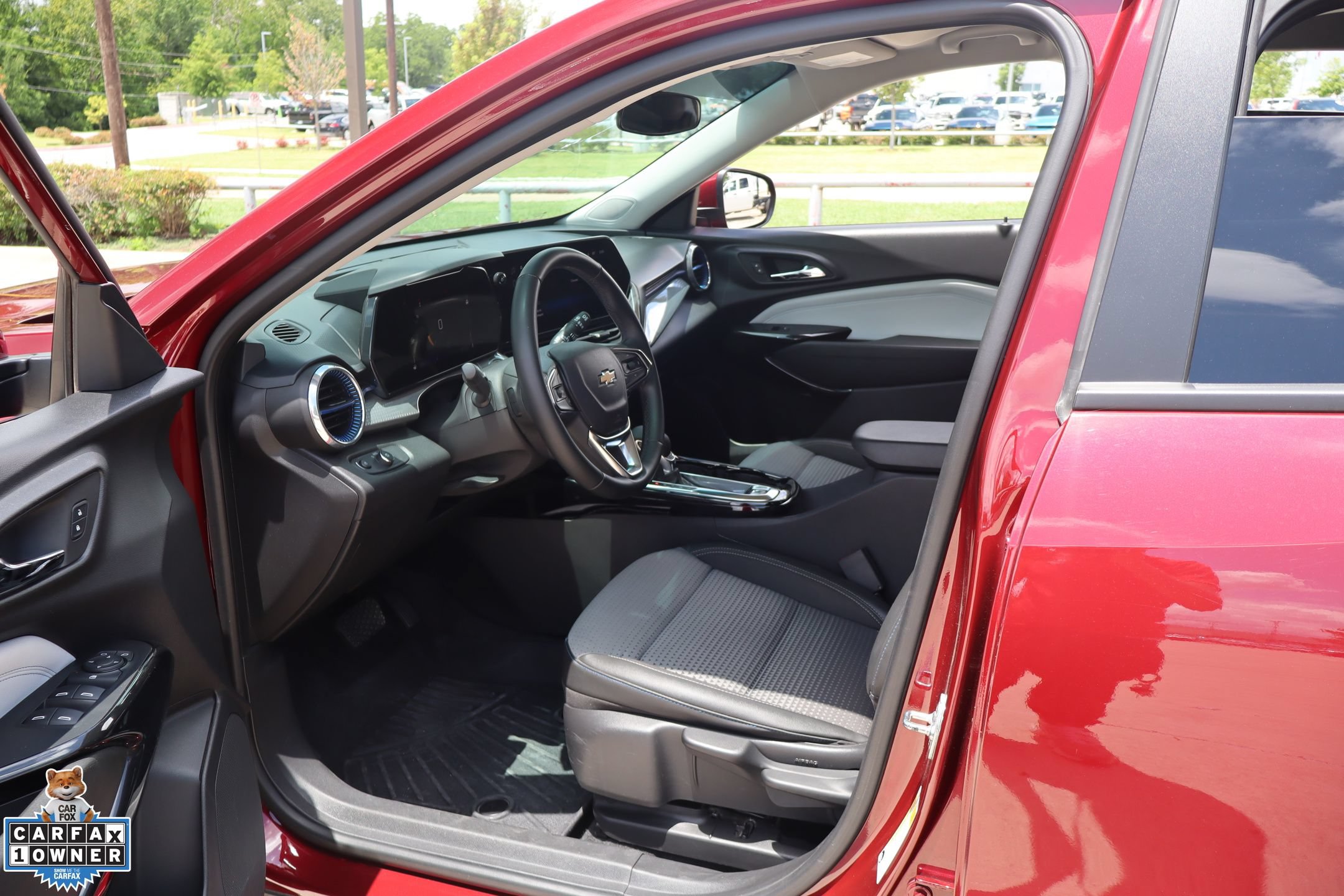 Used 2024 Chevrolet Trax LT w/ LT Convenience Package FWD image 24
