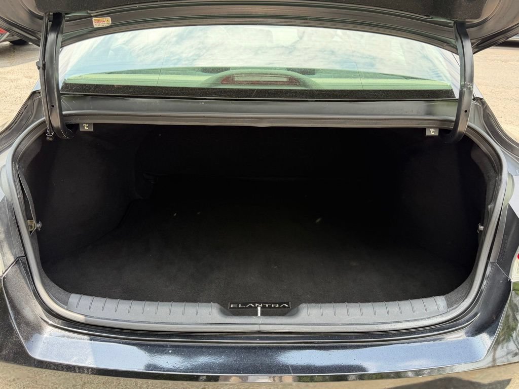 Used 2022 Hyundai Elantra SEL w/ Convenience Package FWD image 5