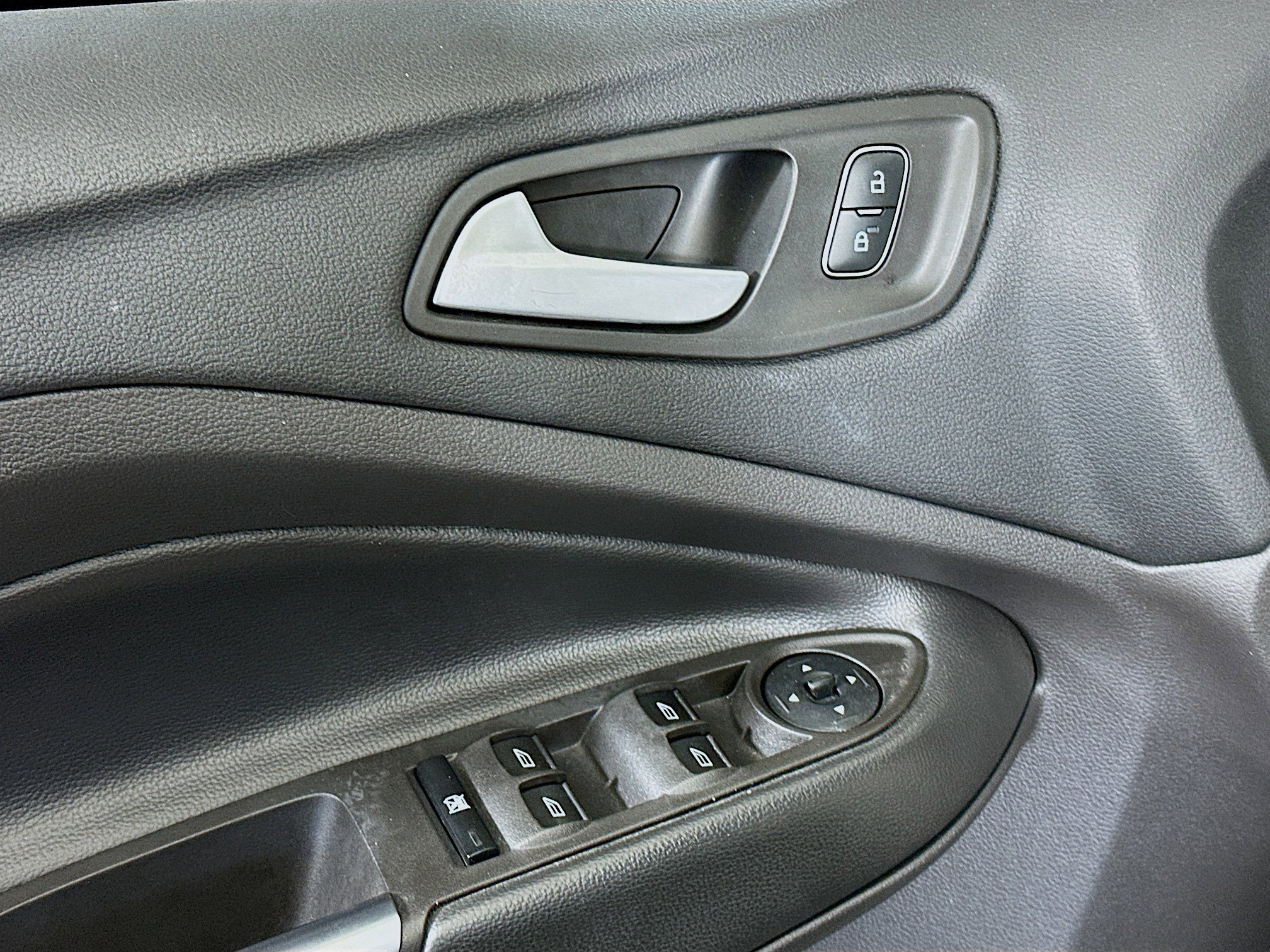 Used 2018 Ford Escape SEL w/ SEL Sport Appearance Package image 15