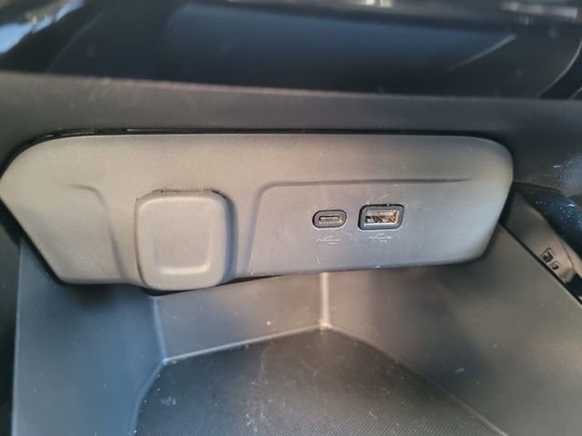 Used 2025 Chevrolet Trax LT w/ LT Convenience Package image 21