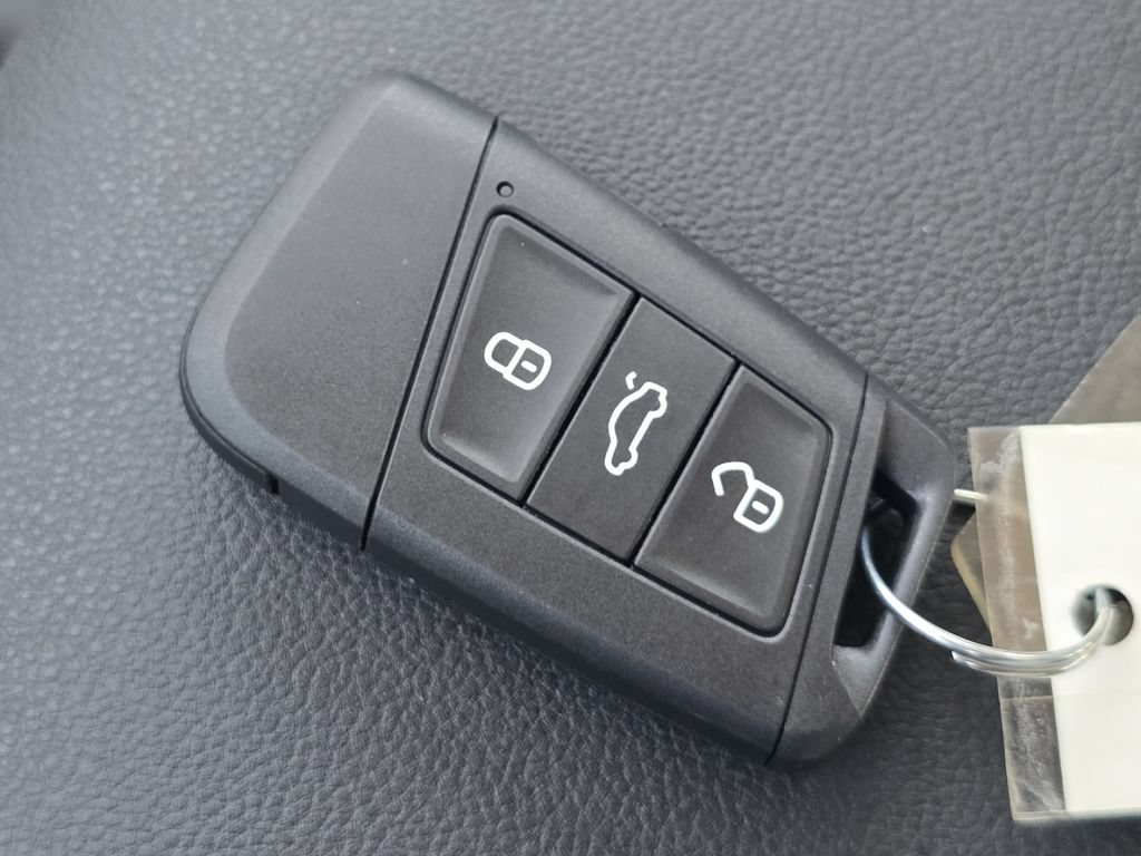 Used 2025 Volkswagen Taos S AWD/4WD image 34