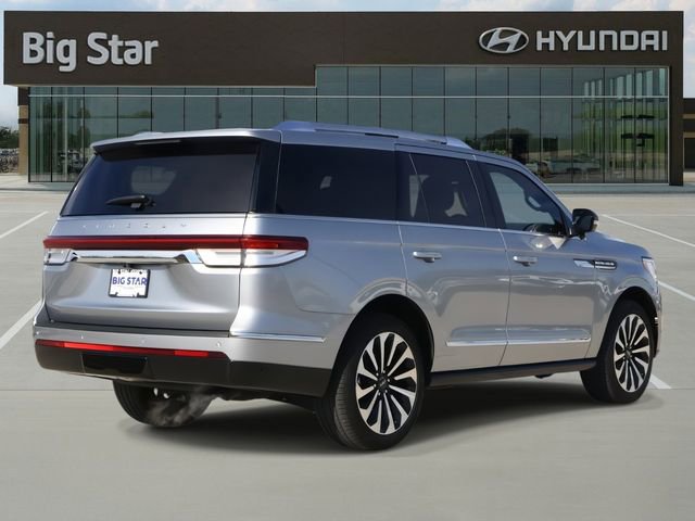 Used 2023 Lincoln Navigator Reserve image 4
