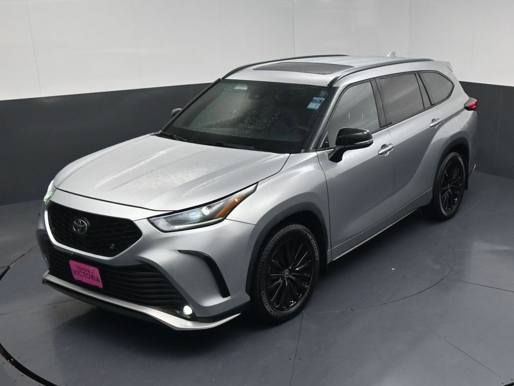 Used 2023 Toyota Highlander XSE FWD image 16