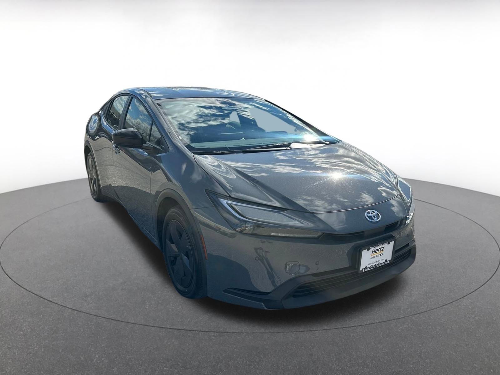 Used 2025 Toyota Prius LE image 1