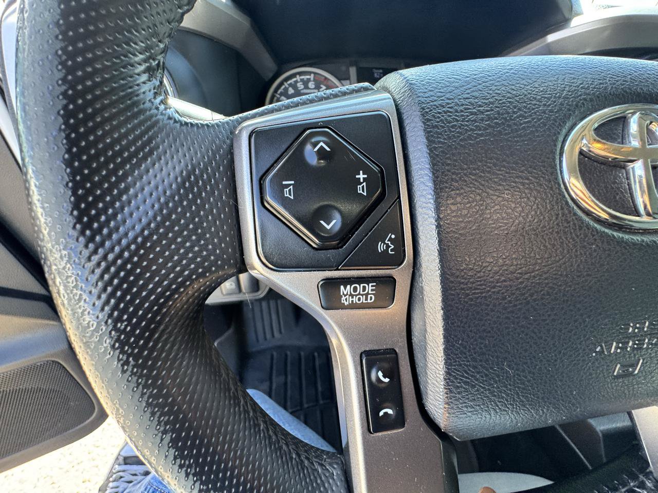 Used 2019 Toyota Tacoma SR5 AWD/4WD image 25