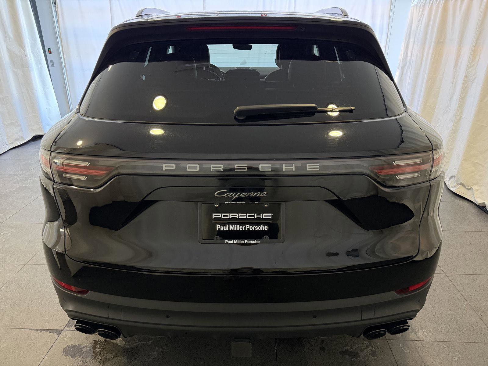 Certified 2023 Porsche Cayenne Platinum Edition image 8