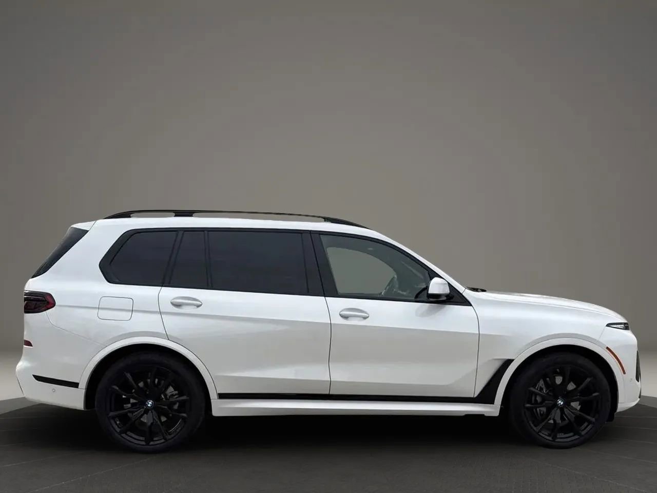 Used 2023 BMW X7 xDrive40i w/ M Sport Package image 6