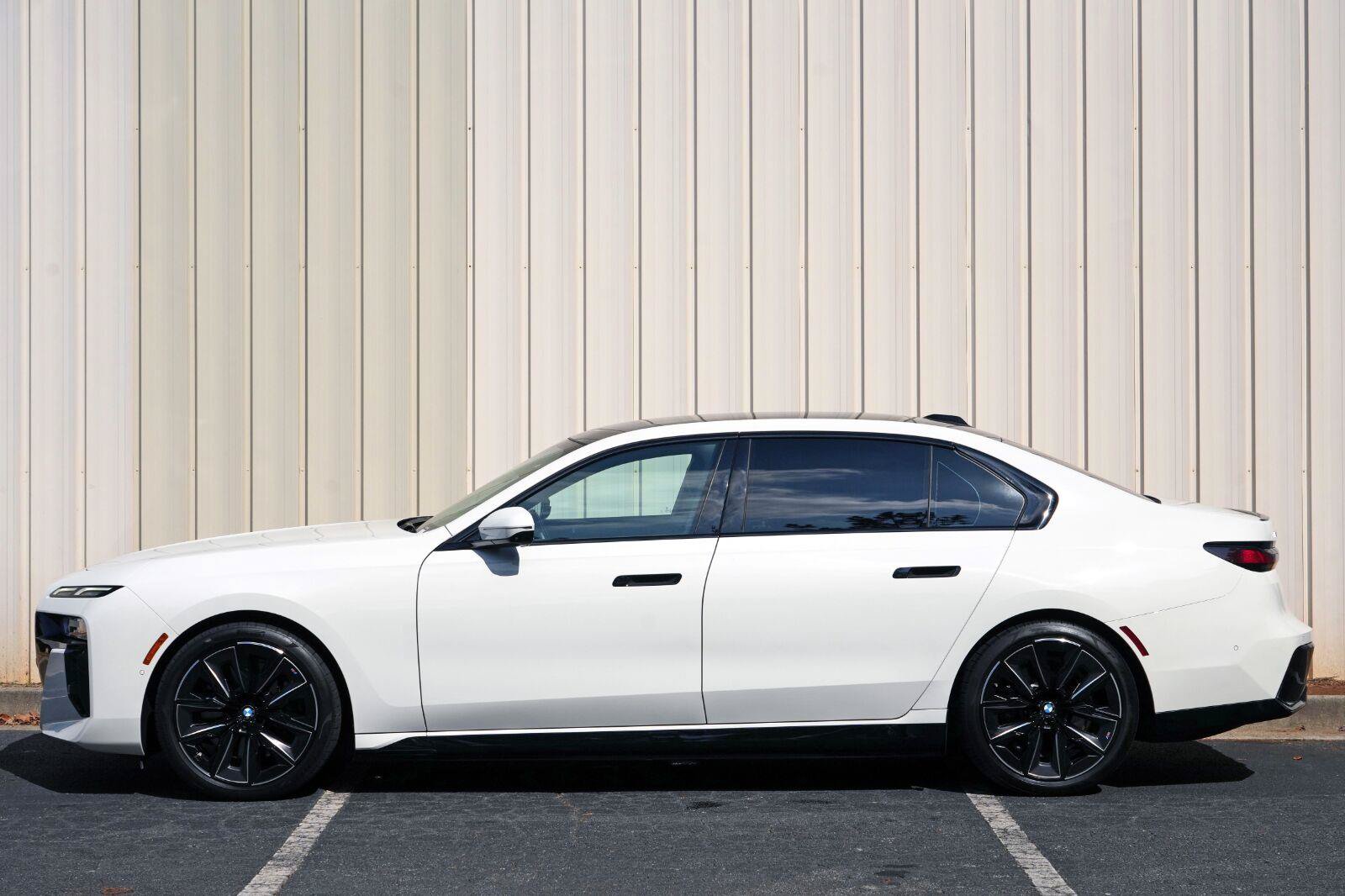 Used 2024 BMW i7 xDrive60 AWD/4WD image 57