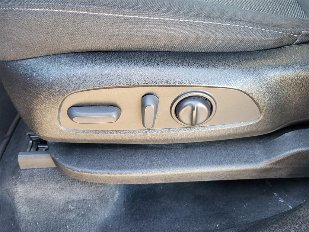 Used 2022 Chevrolet Traverse LT image 18