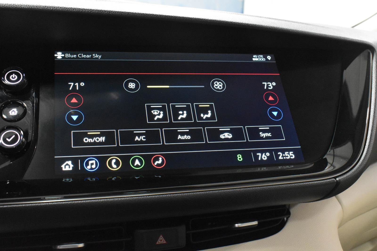 Used 2023 Buick Envision Avenir image 21