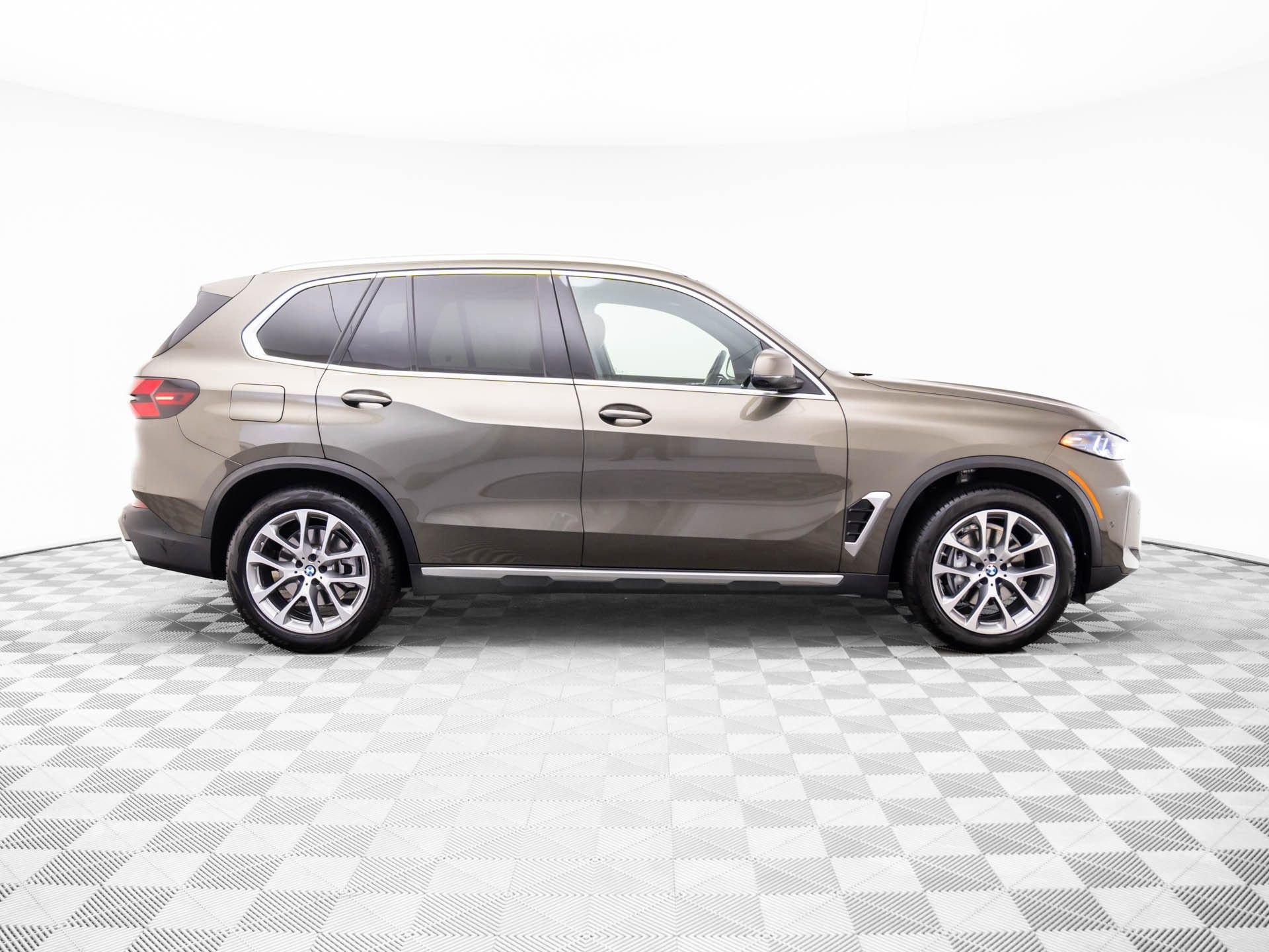 Certified 2025 BMW X5 xDrive40i w/ Premium Package image 6