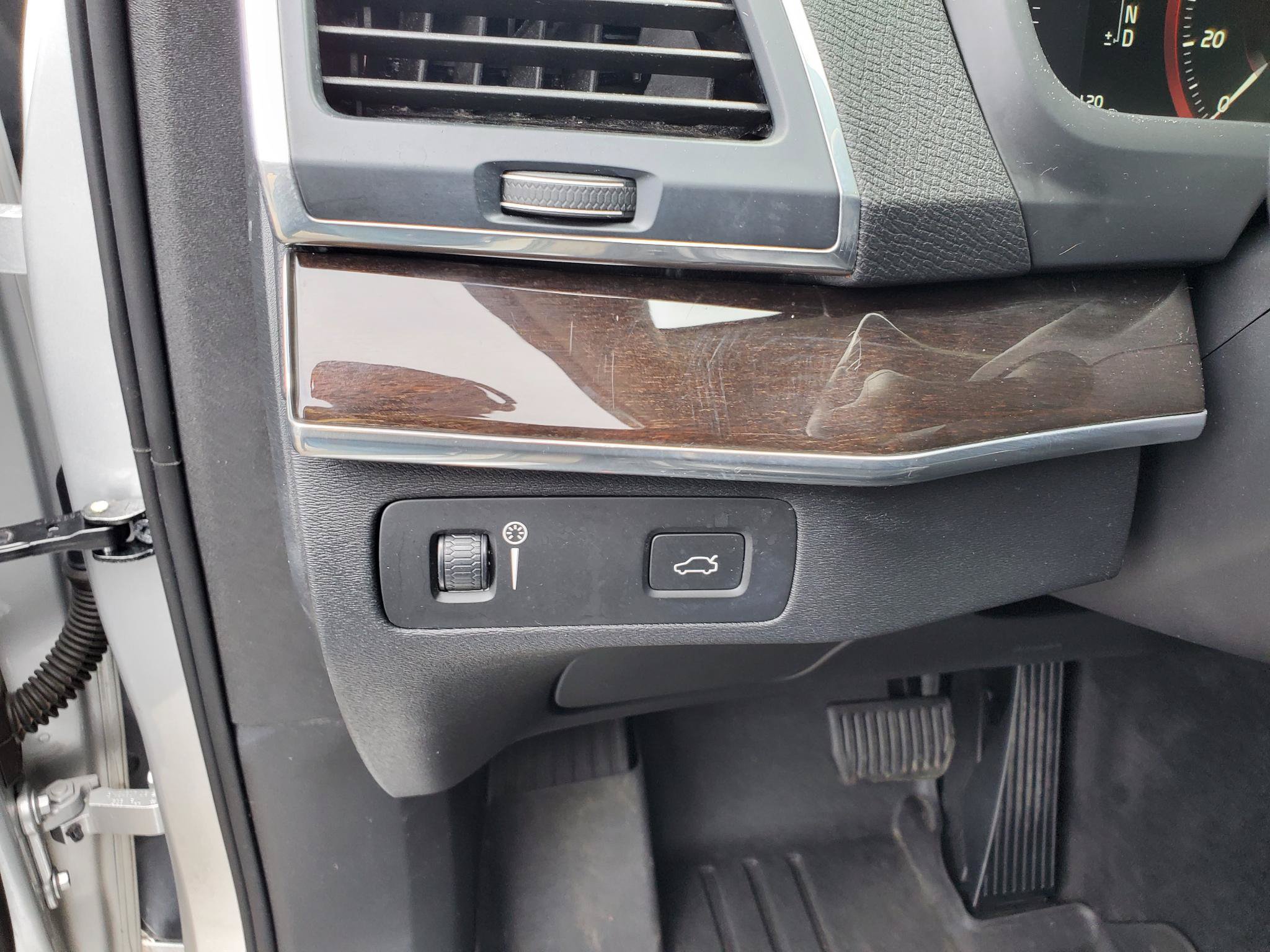 Used 2019 Volvo XC90 T5 Momentum w/ Advanced Package FWD image 36