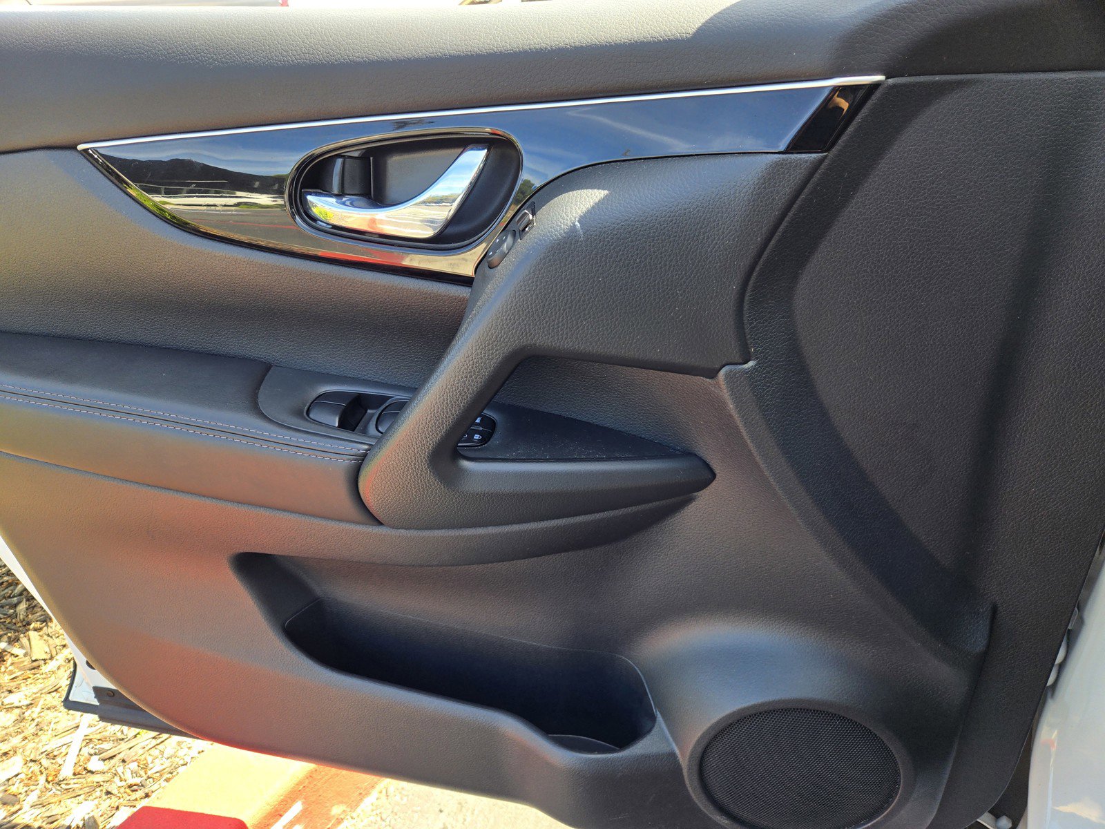 Used 2017 Nissan Rogue Sport SL w/ SL Premium Package image 26