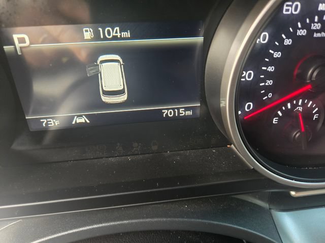 Used 2024 Kia Carnival LX FWD image 3