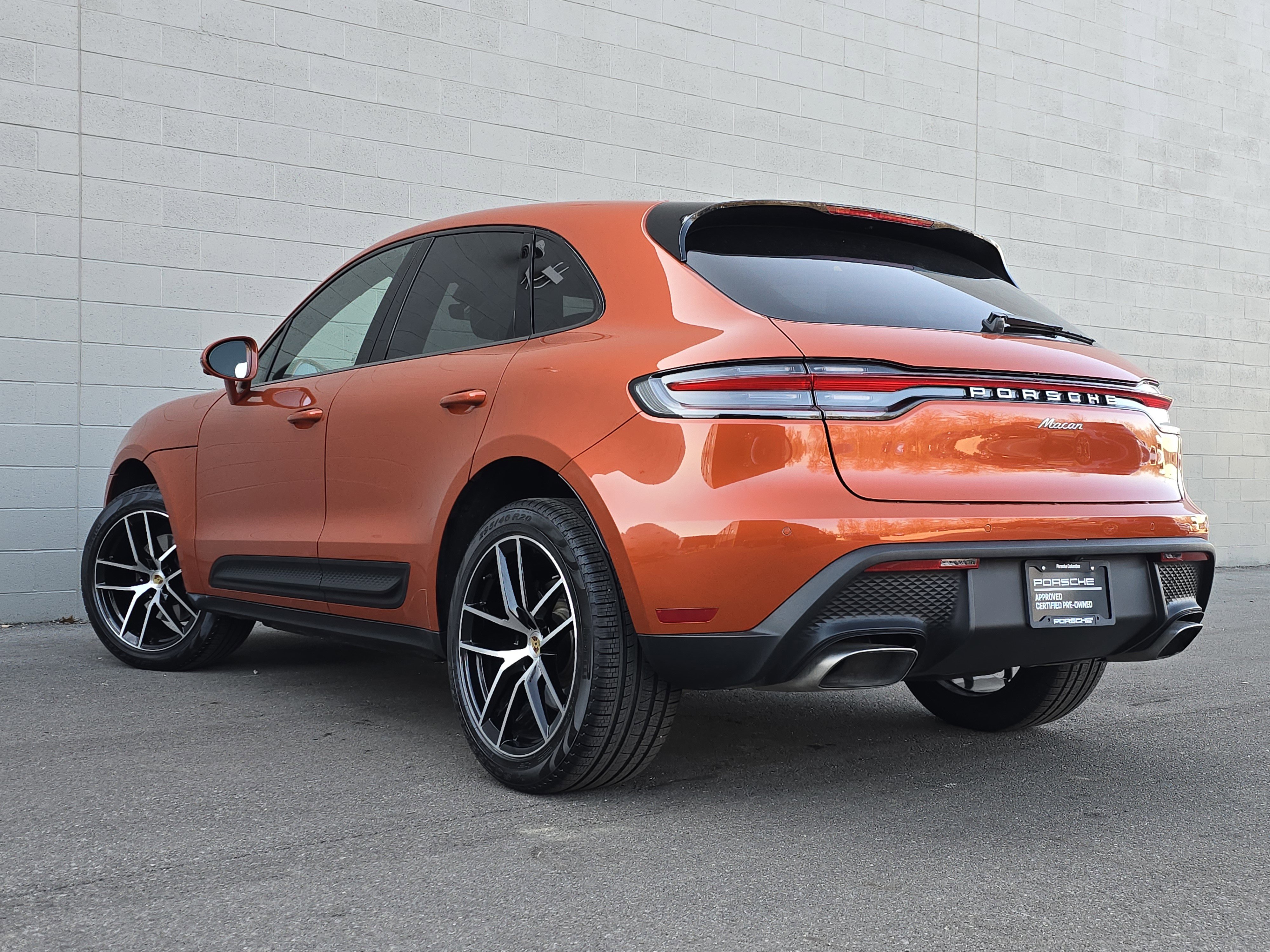Certified 2025 Porsche Macan image 3
