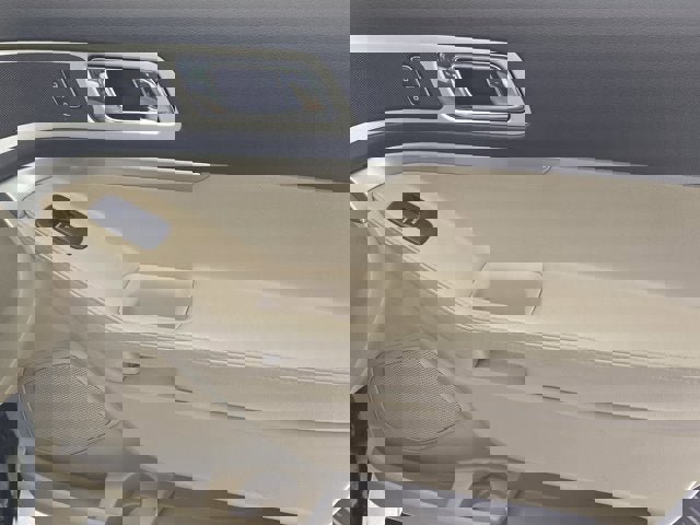 Used 2013 Ford Explorer XLT image 3