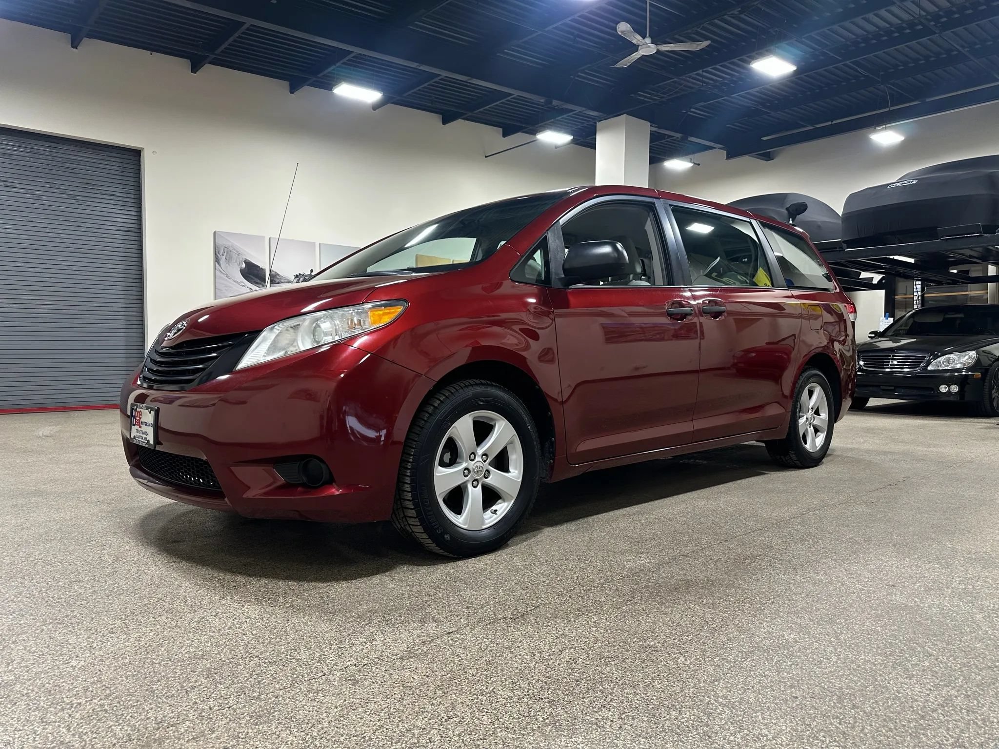 Used 2012 Toyota Sienna FWD image 9