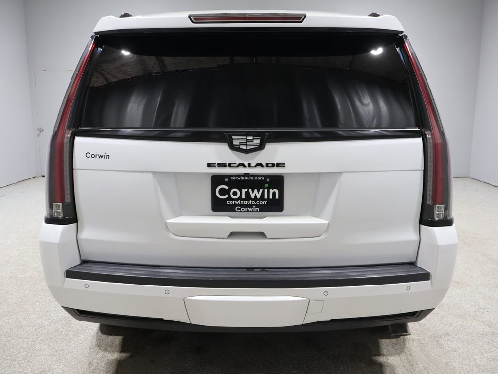 Used 2016 Cadillac Escalade Luxury image 3