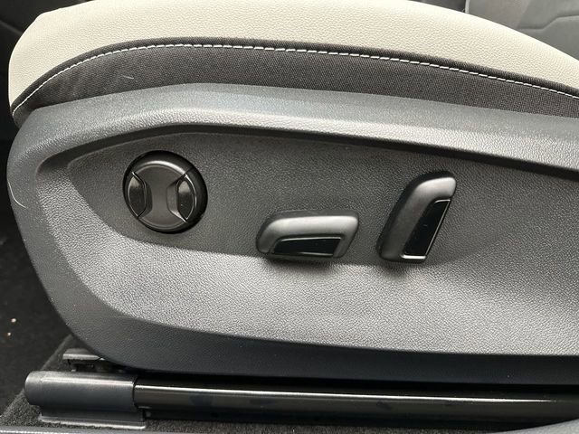 Certified 2025 Volkswagen Taos SE image 13