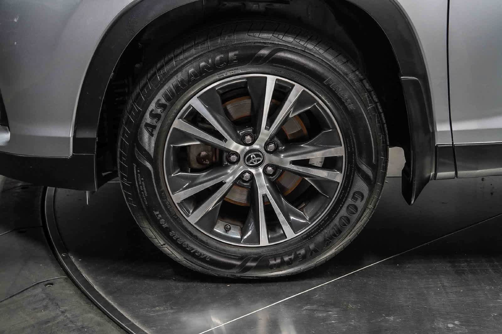 Certified 2019 Toyota Highlander Plus FWD image 10