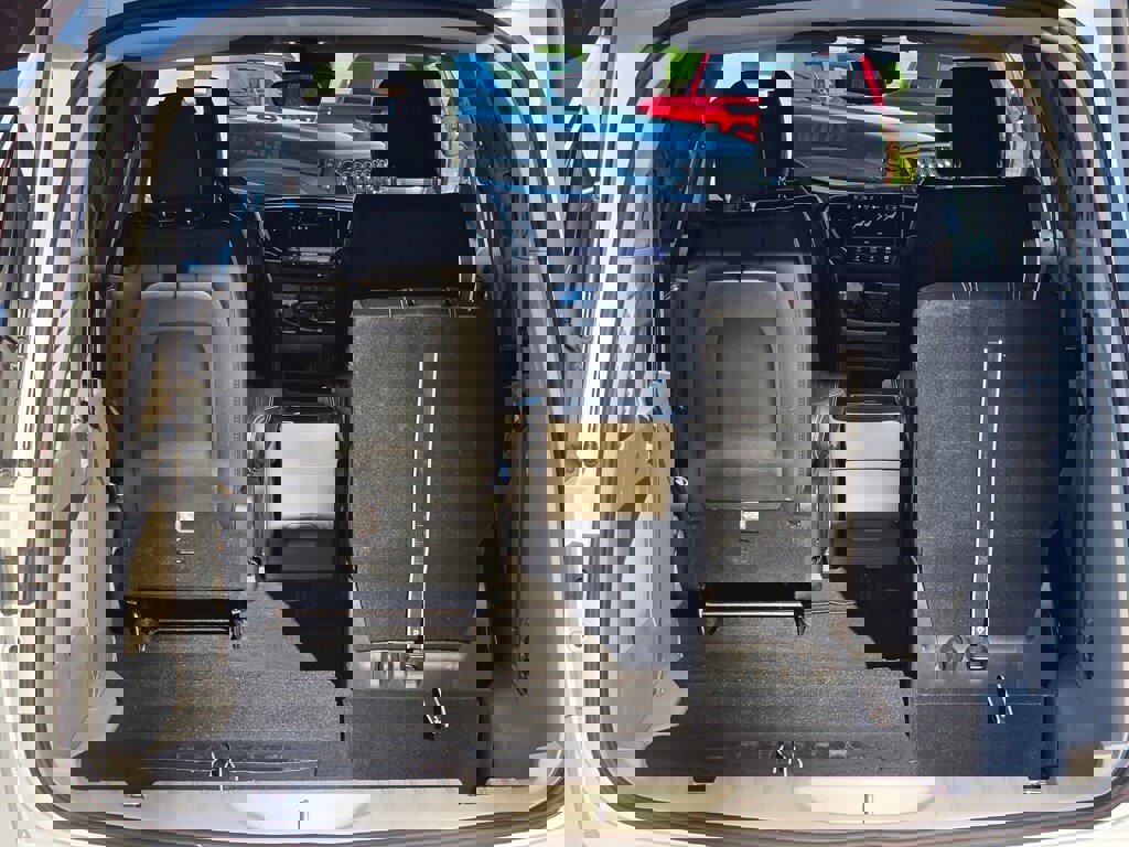 Used 2024 Chrysler Pacifica Touring-L image 21