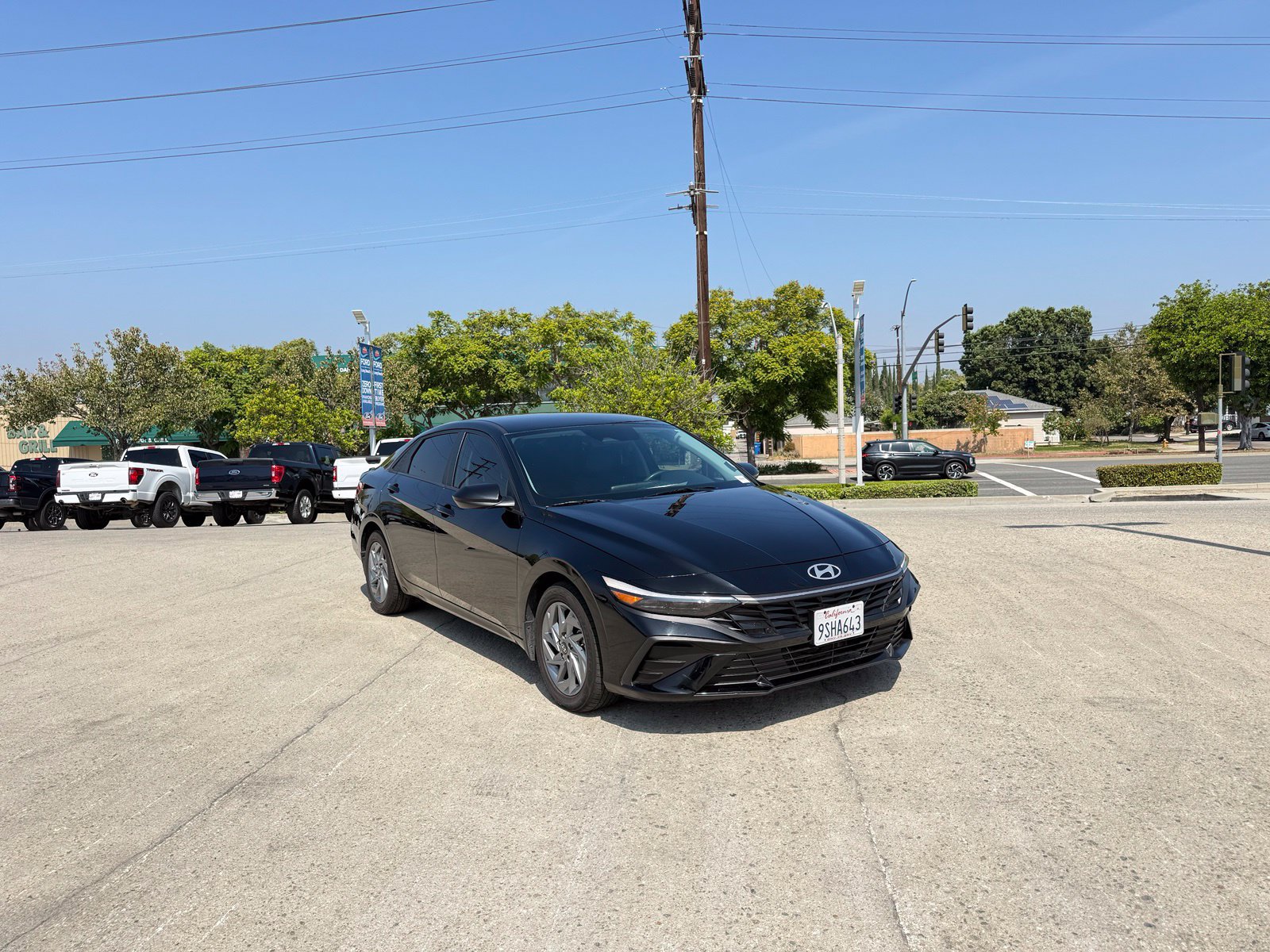 Used 2025 Hyundai Elantra Hybrid FWD image 4