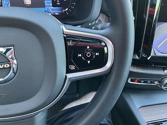 Certified 2023 Volvo XC60 B5 Plus w/ Climate Package AWD/4WD image 28