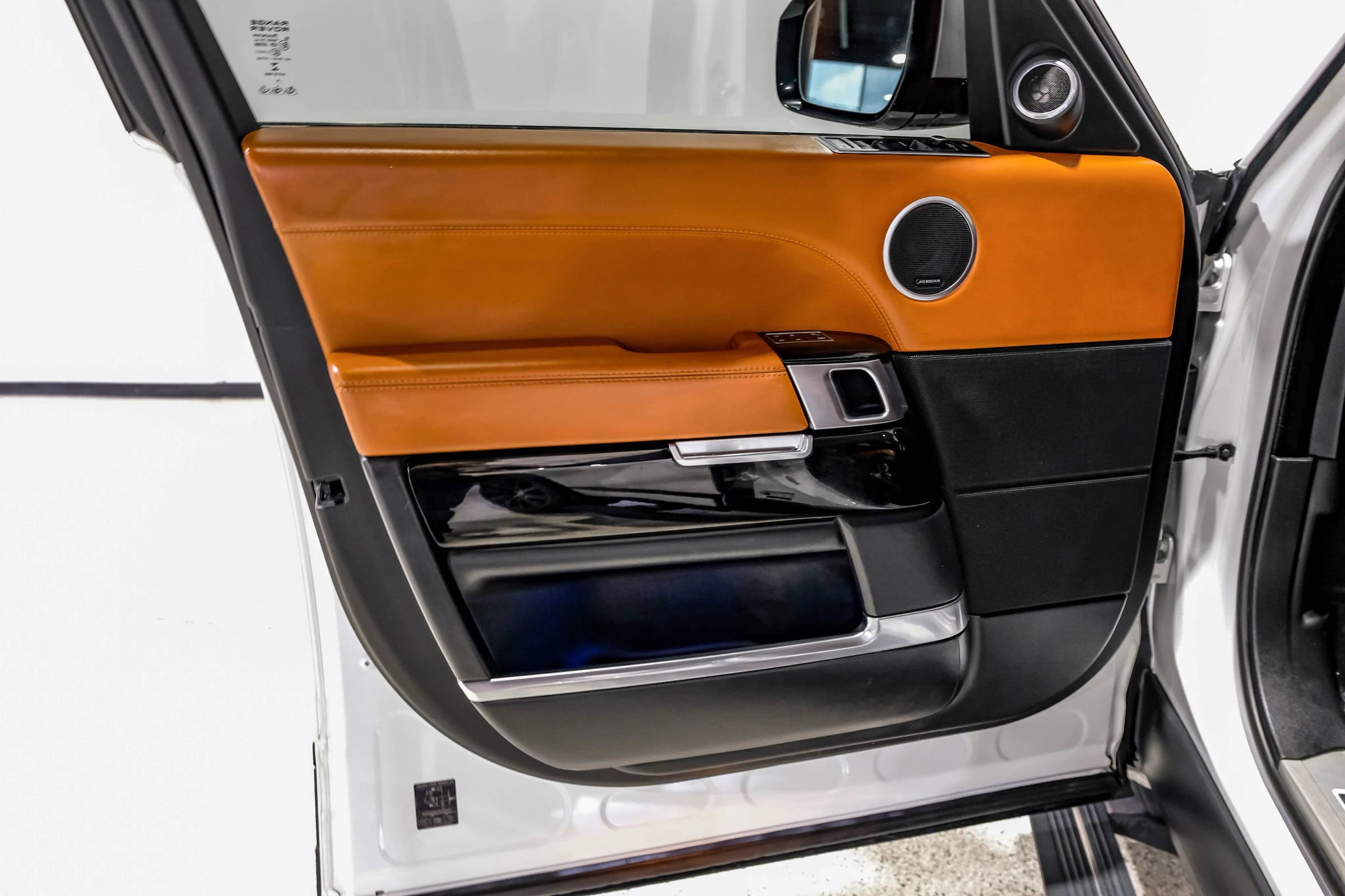 Used 2016 Land Rover Range Rover Autobiography image 57