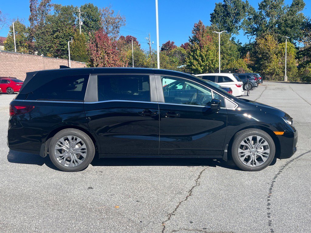 New 2026 Honda Odyssey Touring image 2