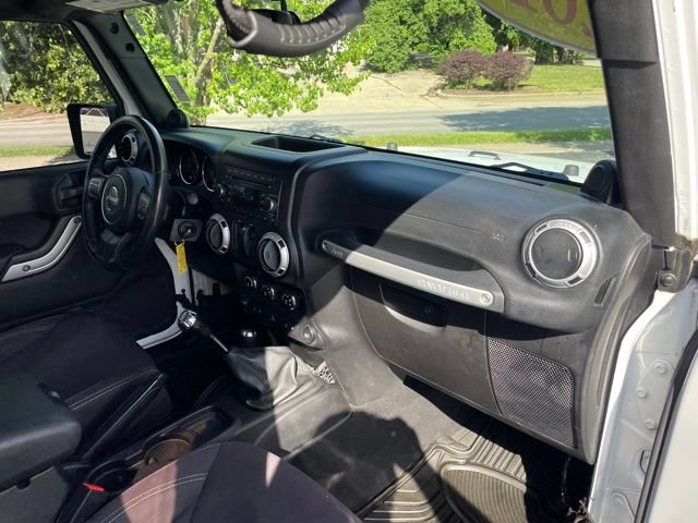Used 2014 Jeep Wrangler Rubicon w/ Power Convenience Group AWD/4WD image 25