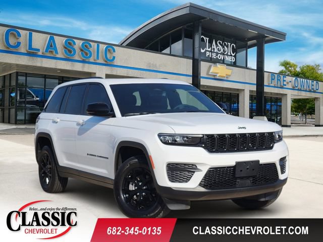 Used 2025 Jeep Grand Cherokee Altitude AWD/4WD image 1