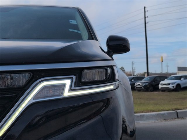 Used 2023 Kia Carnival LX image 32